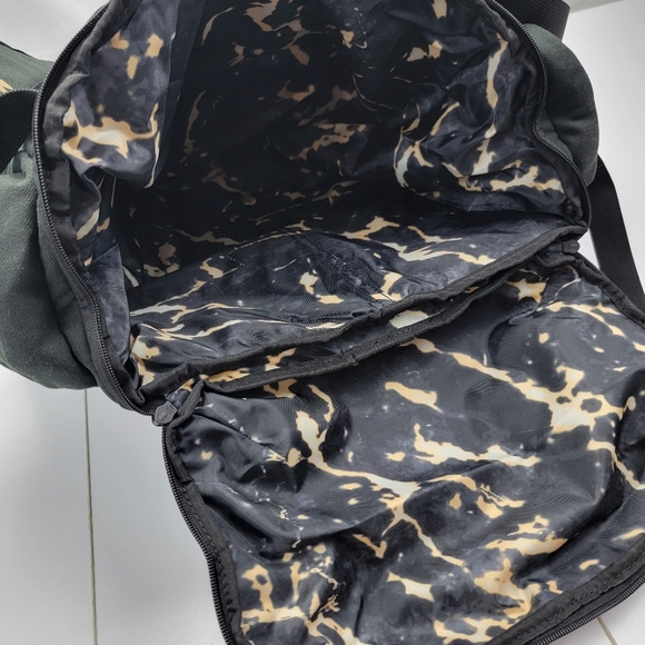 Under Armour UA Project Rock Duffle Backpack Bag Black Gold 1376459-002 New - Picture 12 of 16